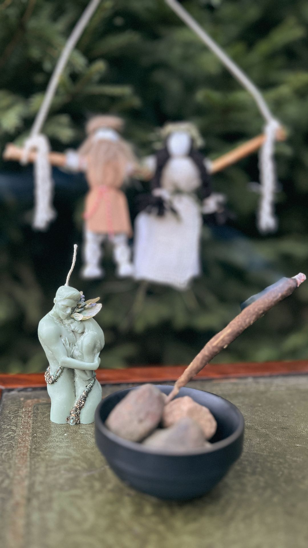 Zestaw Miłość - świeca Dziewka i jej Luby, motanka Nierozłączki, kadzidło bylicowe - obrazek 8