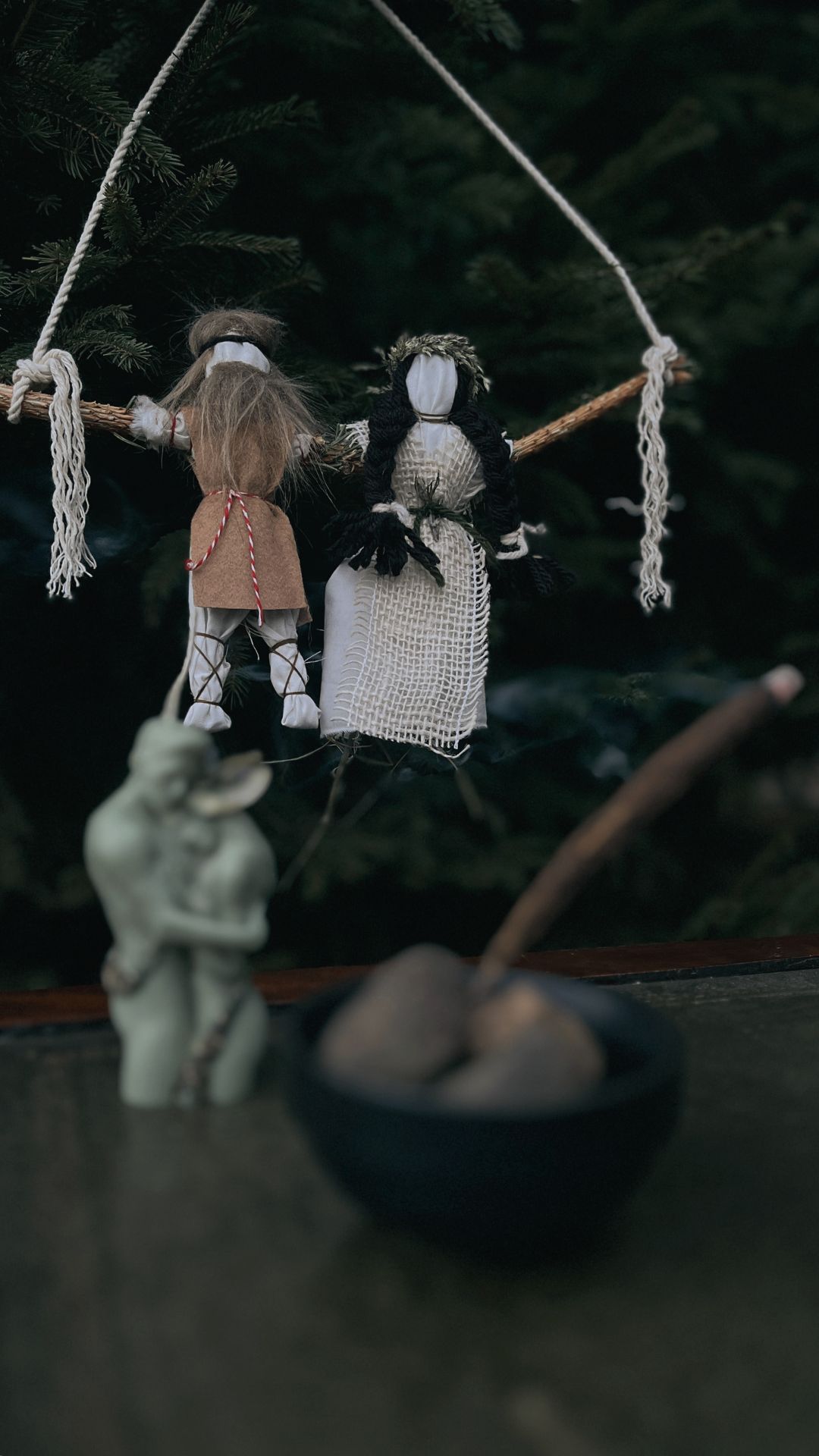 Zestaw Miłość - świeca Dziewka i jej Luby, motanka Nierozłączki, kadzidło bylicowe - obrazek 7