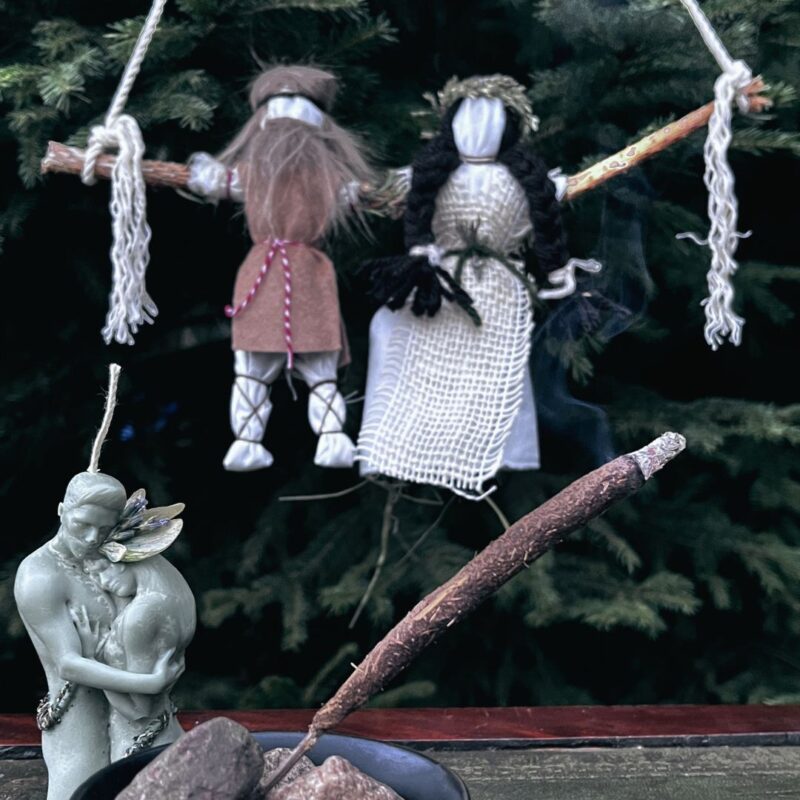 Zestaw Miłość - świeca Dziewka i jej Luby, motanka Nierozłączki, kadzidło bylicowe