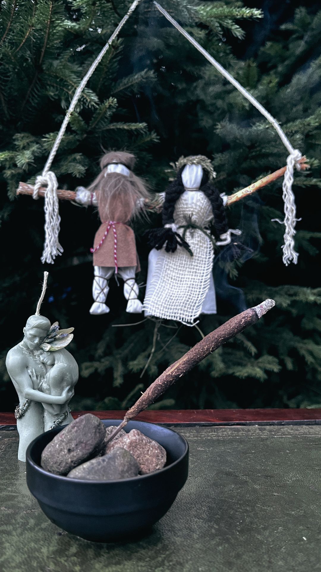 Zestaw Miłość - świeca Dziewka i jej Luby, motanka Nierozłączki, kadzidło bylicowe