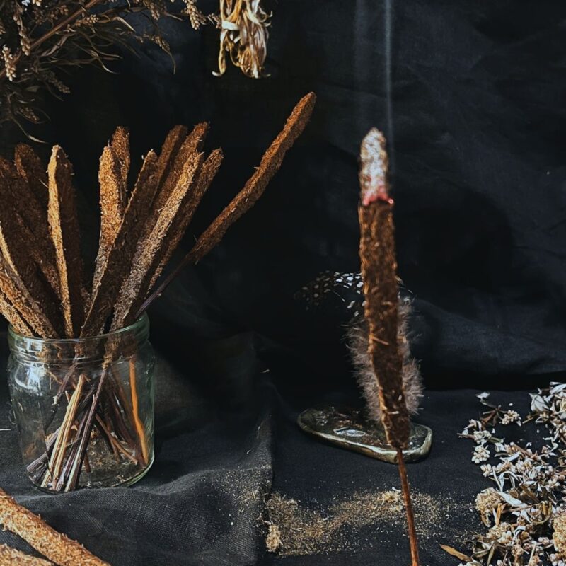 Mały dym – Strażniczka Intuicji – Kadzidło bylicowe na patyczku – 3 sztuki