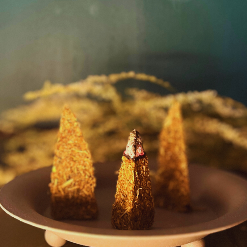 Mały dym – Słodycz Ziemi – ziołowe kadzidło stożkowe – 3 sztuki