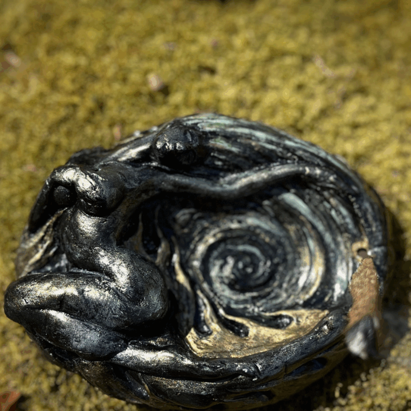 Dym Samodiwy - duża, gliniana kadzielnica