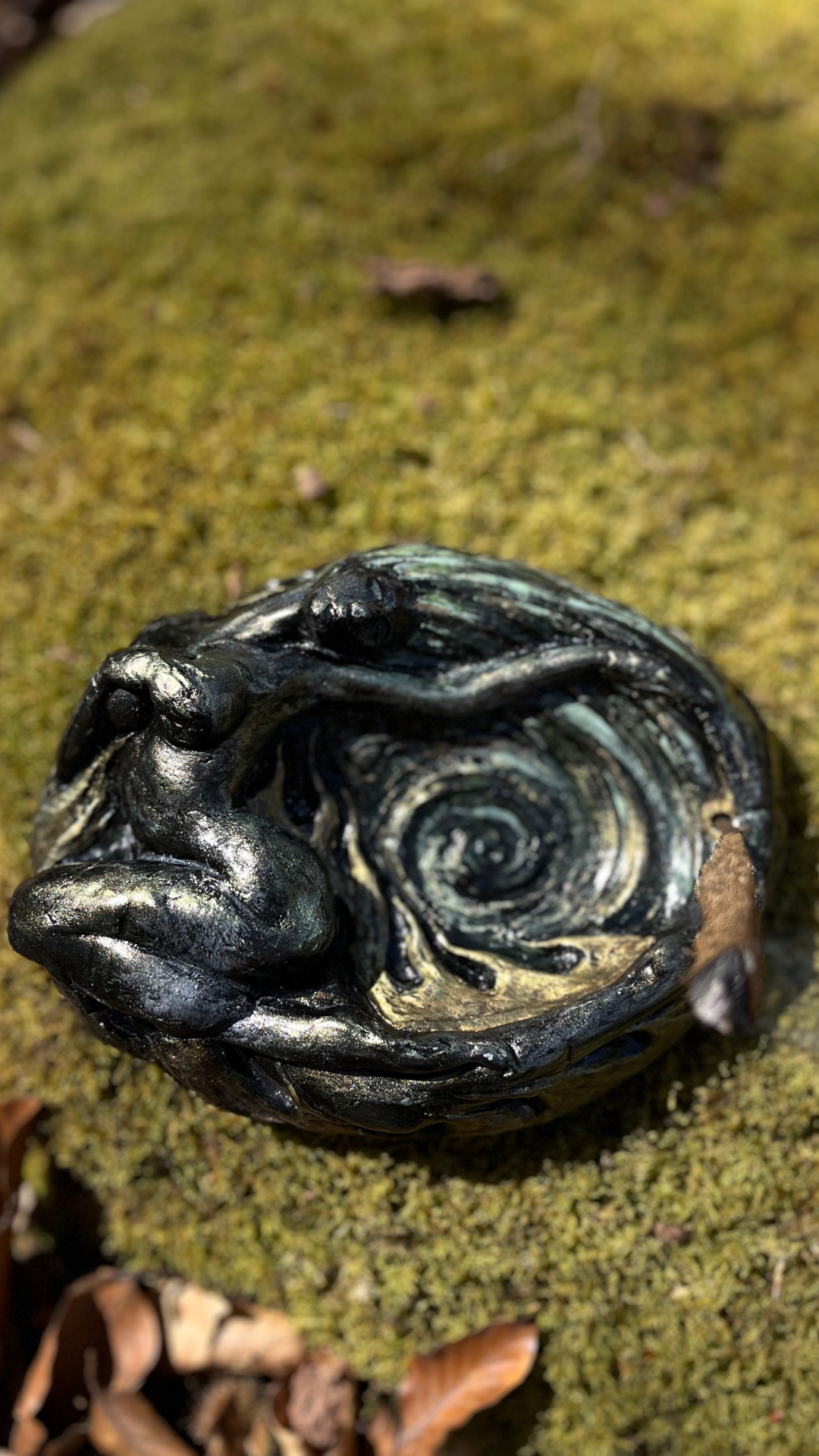 Dym Samodiwy - duża, gliniana kadzielnica