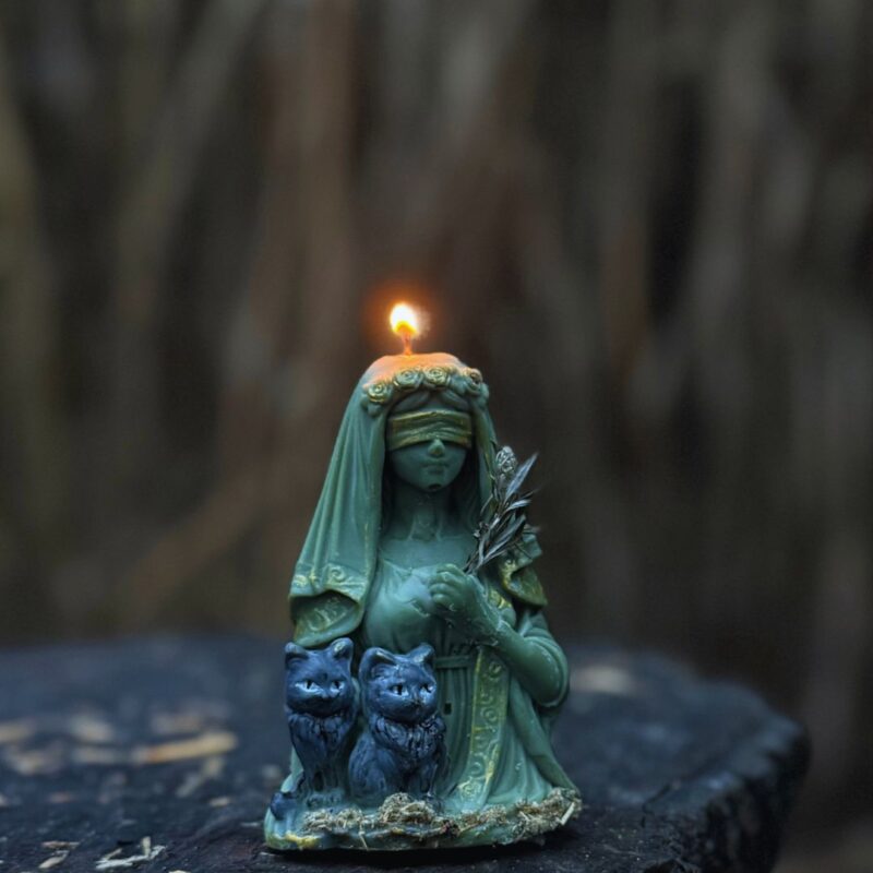 Chowańce Dziewki - świeca sojowa Czarownica z Kotami